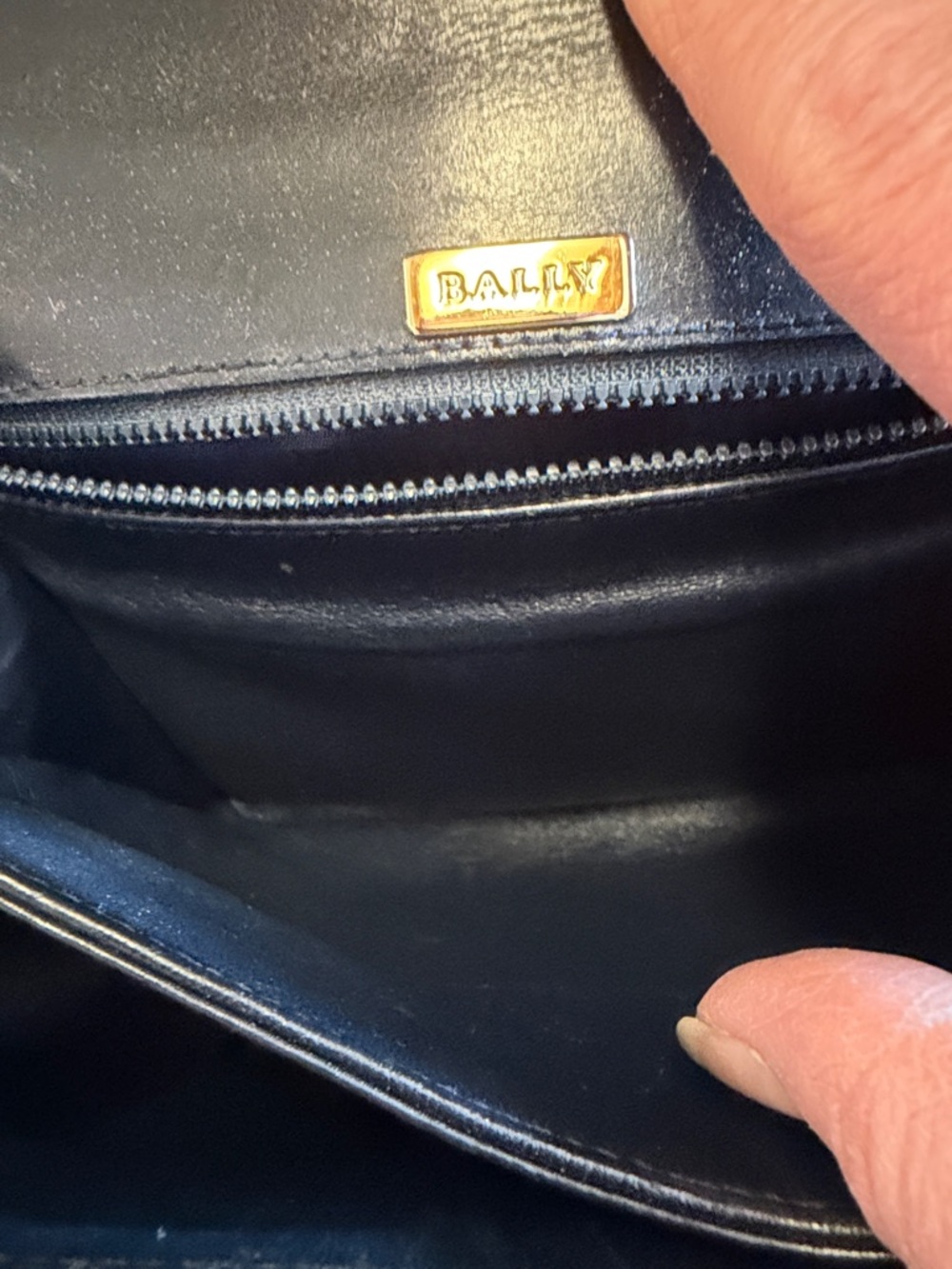 Vintage Bally black leather handbag with gold-tone turn-lock closure. - Picture 6 of 14
